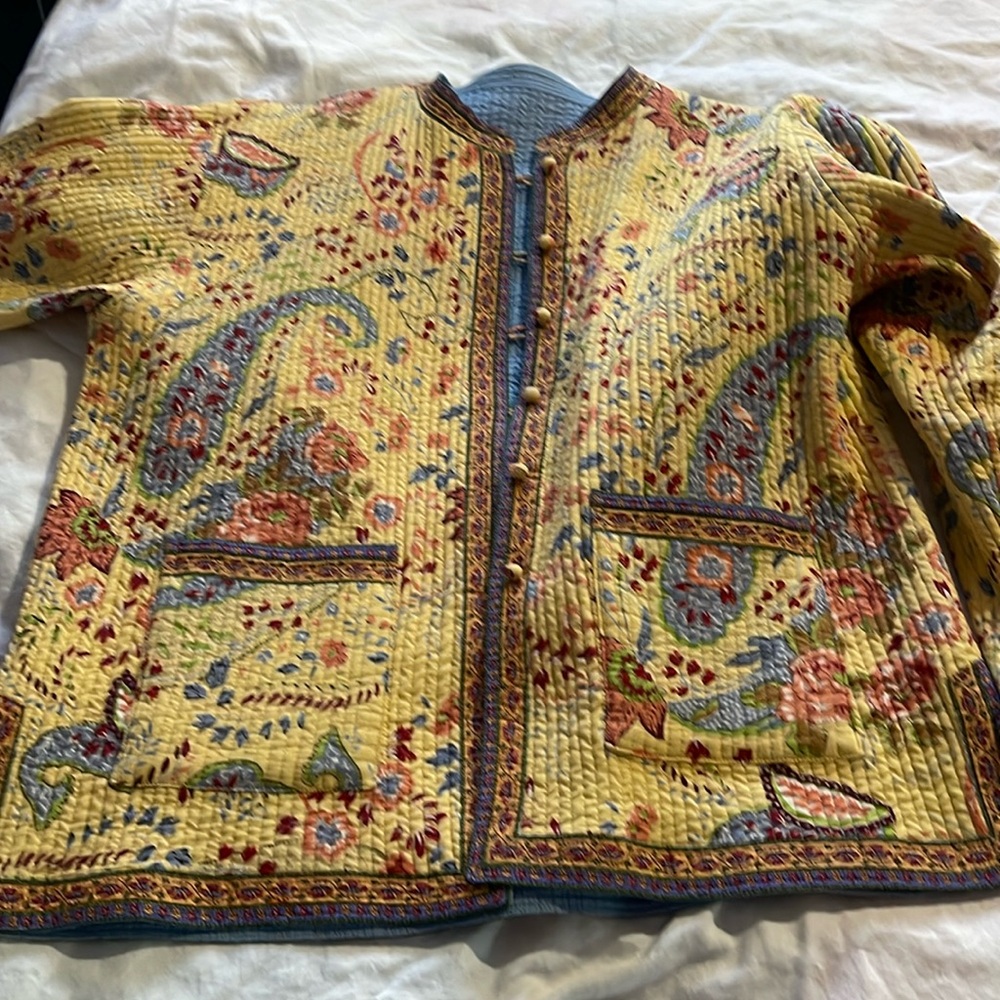 Orvis reversible quilted jacket. Flower print and solid. Size large